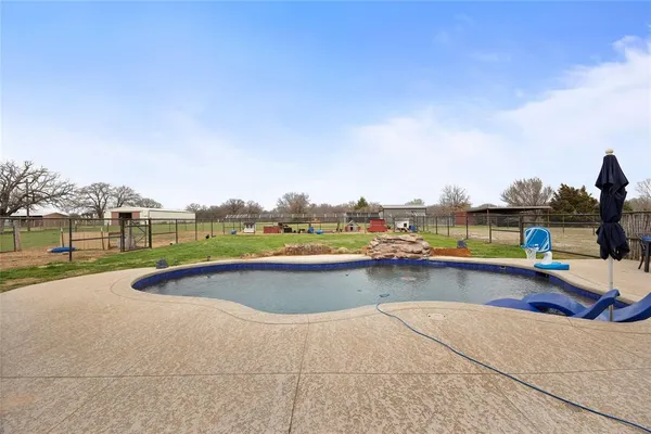 $680,000 | 294 County Road 3386, Paradise, TX 76073
