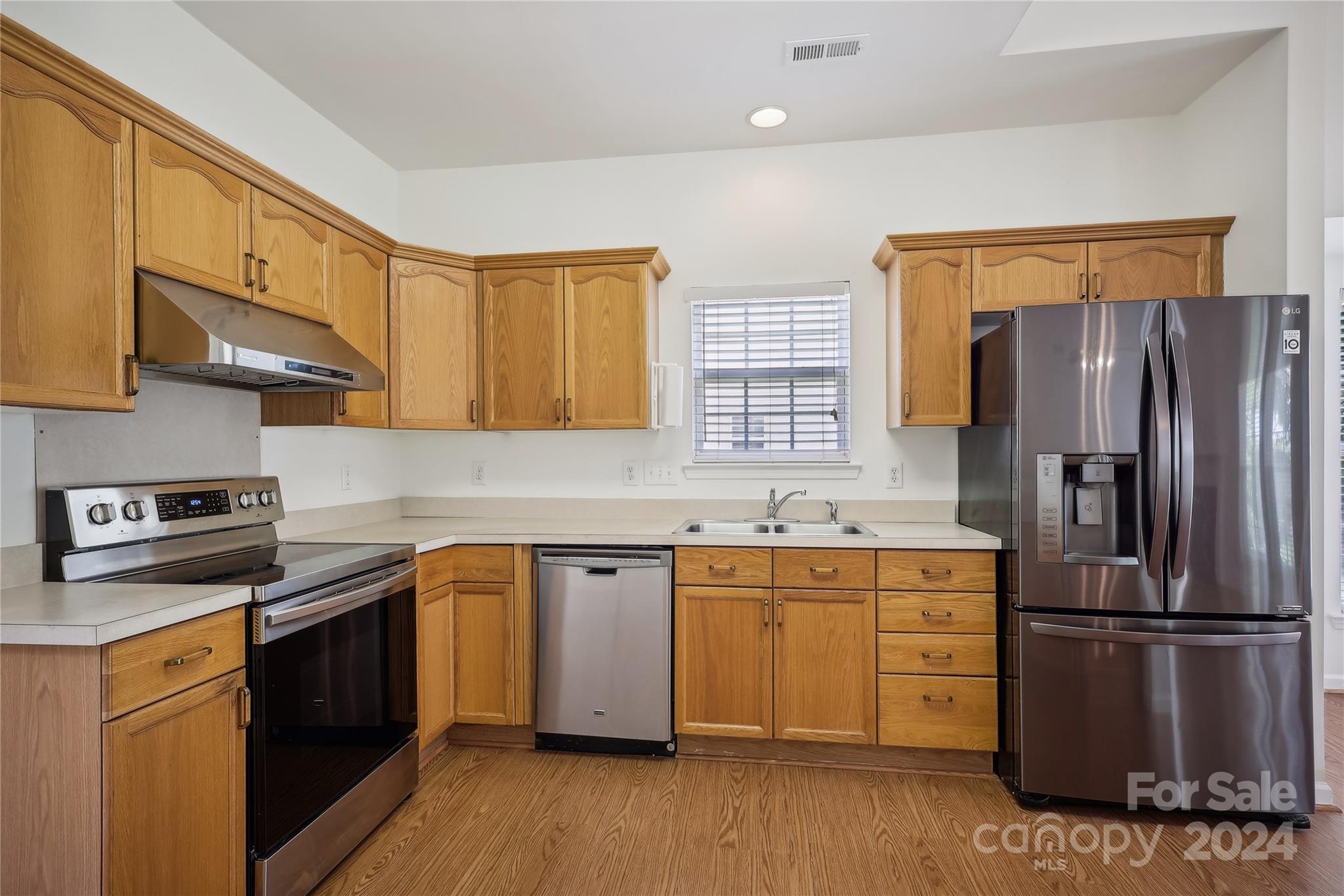 14336 Williams Glenn Road Charlotte, NC 28273 - Photo 15 of 39 a kitchen with stainless steel appliances granite countertop a stove a refrigerator and a sink