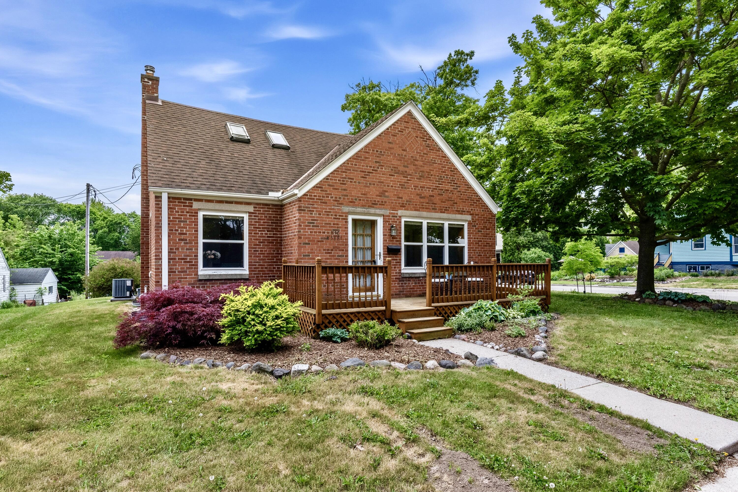 N46W5881 Spring Street Cedarburg, WI 53012 - Photo 2 of 23 N46W5881 Spring St-24