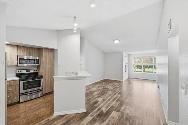 $1,800 | 437 Vista Isles Drive, Unit 2224, Sunrise, FL 33325