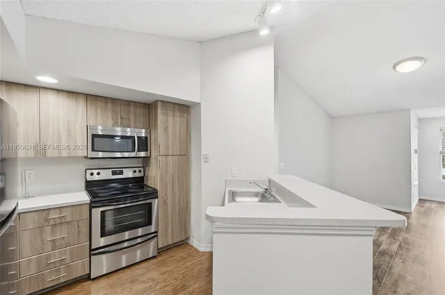 $1,800 | 437 Vista Isles Drive, Unit 2224, Sunrise, FL 33325