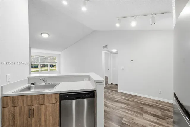 $1,800 | 437 Vista Isles Drive, Unit 2224, Sunrise, FL 33325