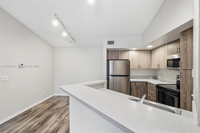 $1,800 | 437 Vista Isles Drive, Unit 2224, Sunrise, FL 33325