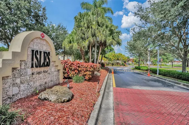 $1,800 | 437 Vista Isles Drive, Unit 2224, Sunrise, FL 33325