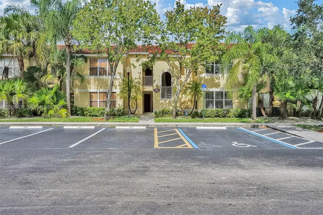 $1,800 | 437 Vista Isles Drive, Unit 2224, Sunrise, FL 33325