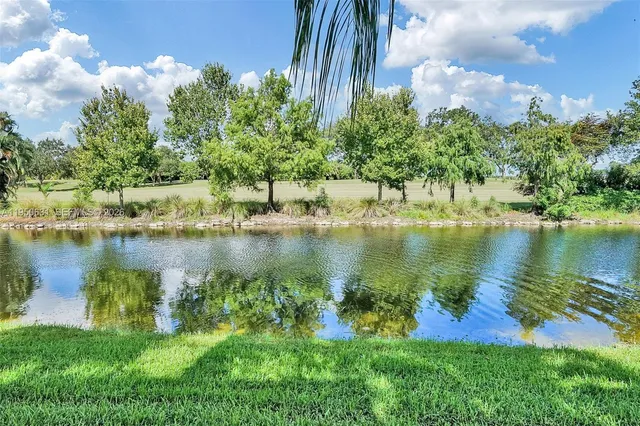 $1,800 | 437 Vista Isles Drive, Unit 2224, Sunrise, FL 33325