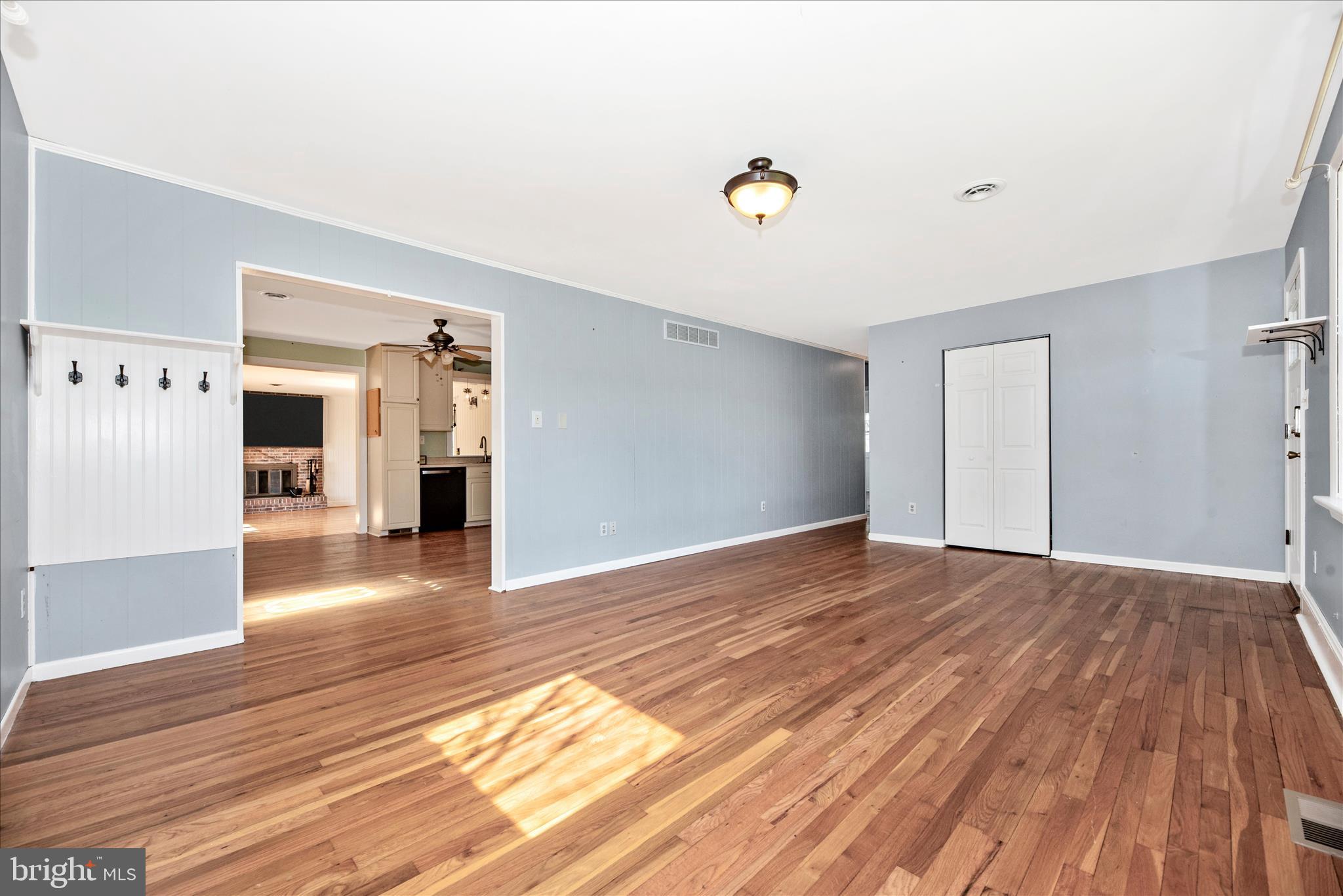 1403 Streaker Road Sykesville, MD 21784 - Photo 7 of 57 Living Room