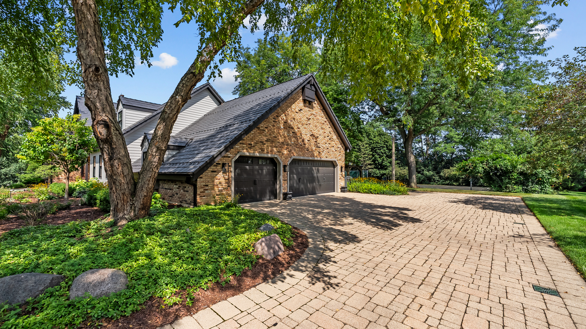 689 Thompson's Way Inverness, IL 60067 - Photo 3 of 54 Gallery Image 3