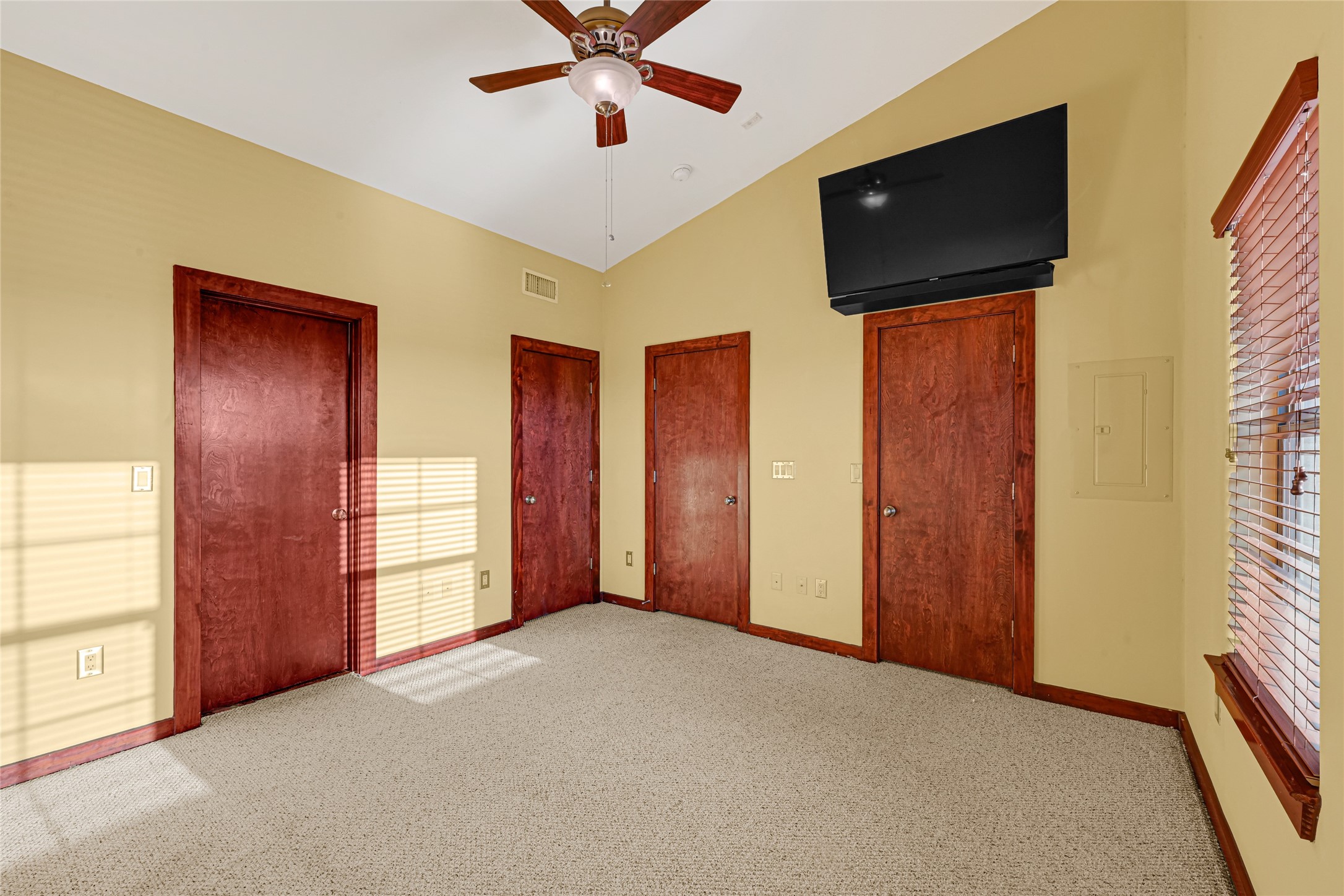 2900 Hamilton Street, Unit 25 Houston, TX 77004 - Photo 19 of 29 Primary Bedroom