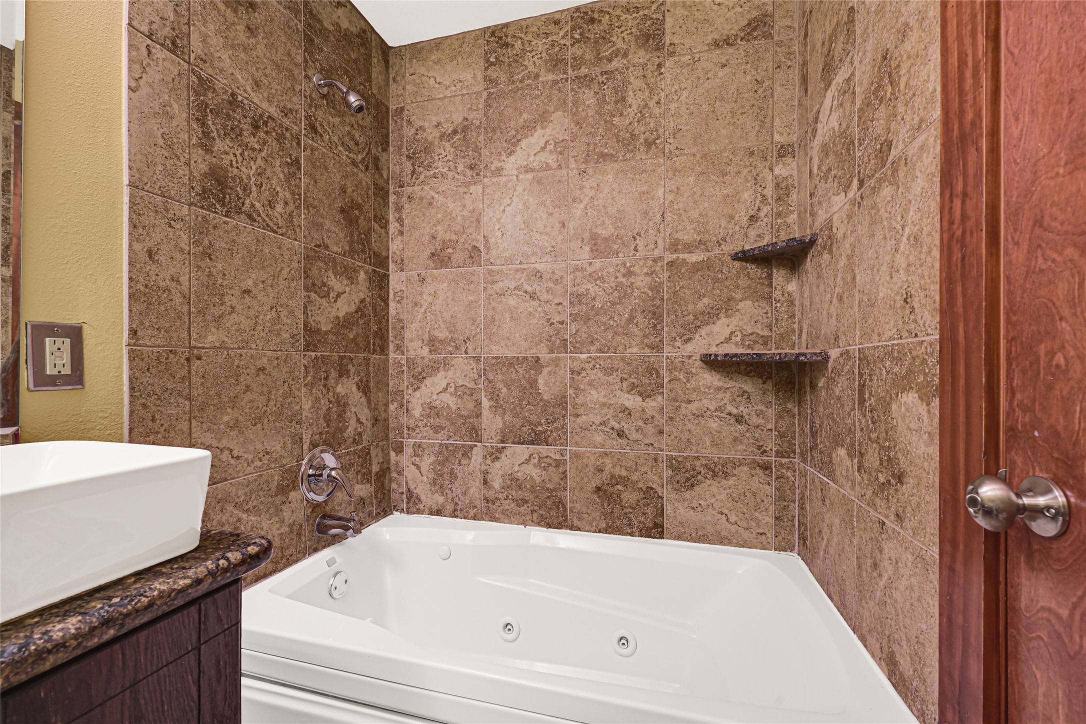 2900 Hamilton Street, Unit 25 Houston, TX 77004 - Photo 21 of 29 Primary Bathroom
