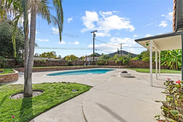 a view of a patio with a fountain