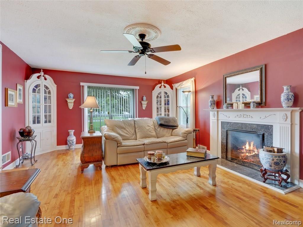 1496 Eason Road Waterford, MI 48328 - Photo 3 of 21 Gallery Image 3