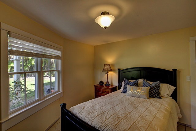 65 North Holokai Road Haiku, HI 96708 - Photo 18 of 23 a bedroom with a bed and a large window