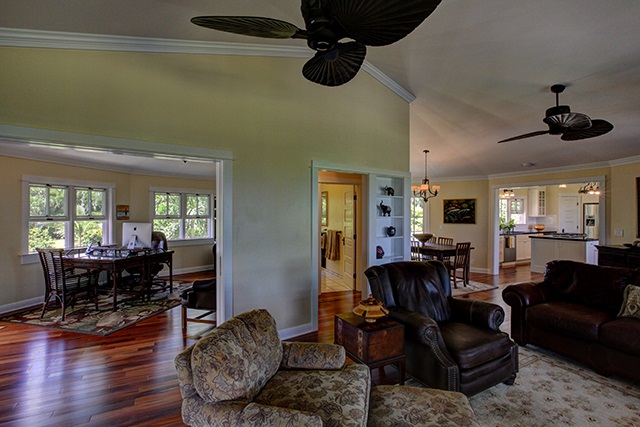 65 North Holokai Road Haiku, HI 96708 - Photo 9 of 23 a living room with furniture