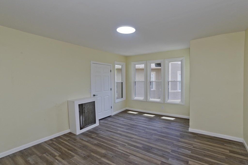 205 St James Avenue Springfield, MA 01109 - Photo 16 of 28