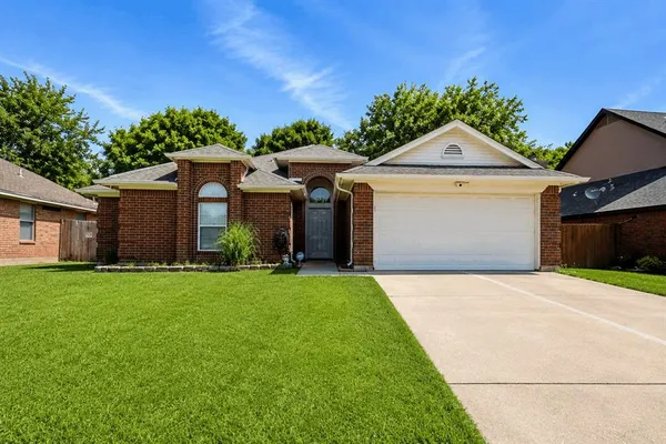 $315,000 | 923 Fiero Drive, Arlington, TX 76001