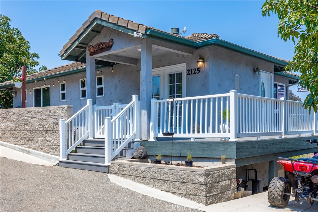 2125 Puerto Del Mundo Fallbrook, CA 92028 - Photo 11 of 51 Front Entry with fenced front porch