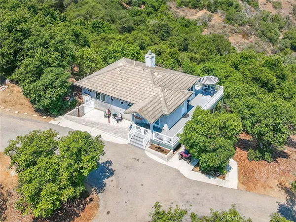 an aerial view of a house having yard