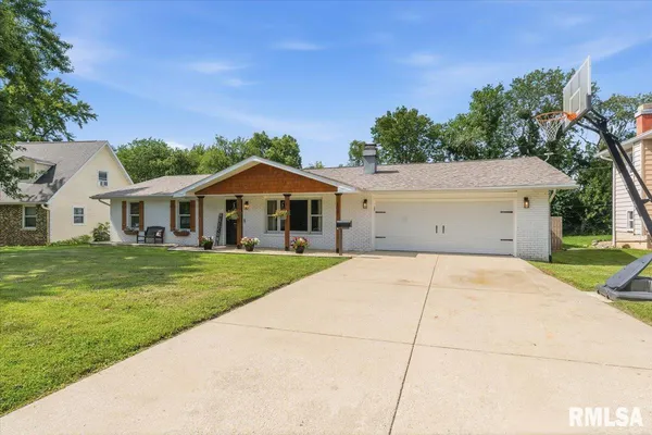 $235,000 | 108 Cottonwood Drive, Chatham, IL 62629
