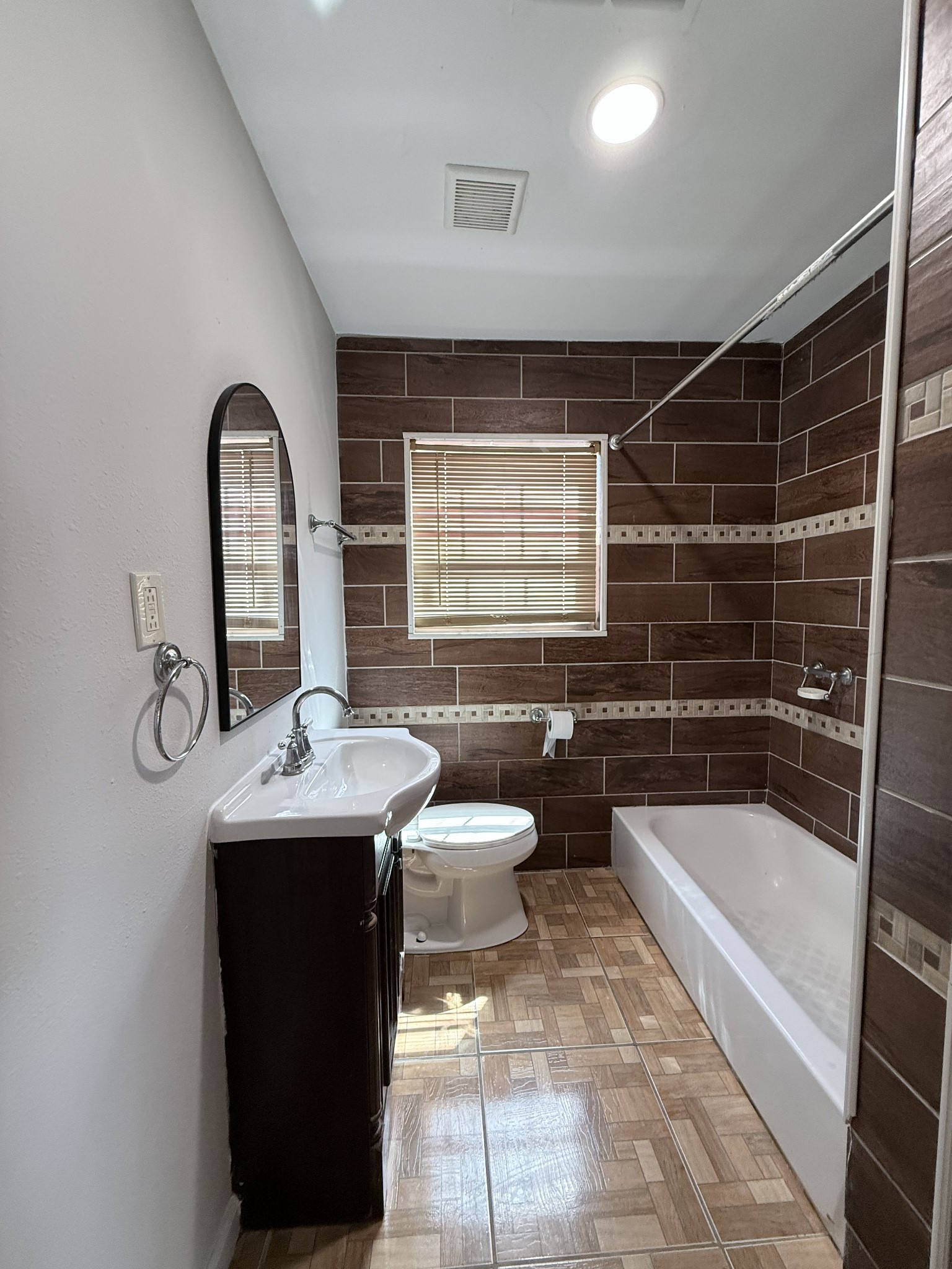 909 Rittenhouse Street Houston, TX 77076 - Photo 11 of 12 Gallery Image 11