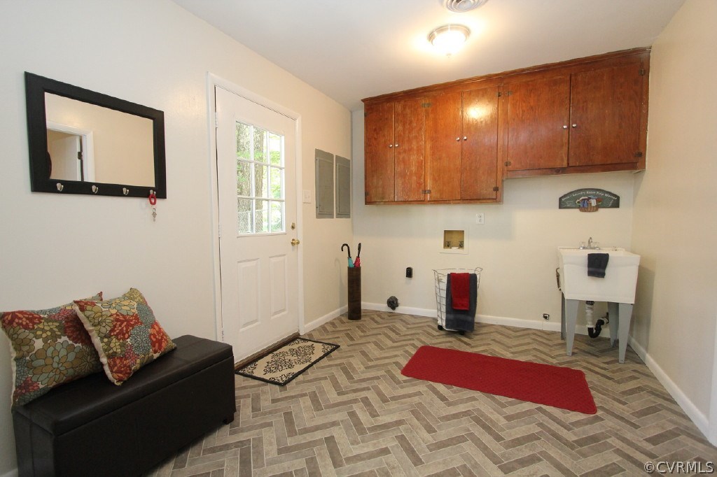 7213 Barkbridge Road North Chesterfield, VA 23832 - Photo 13 of 18 Super large laundry room with wash tub - storage -