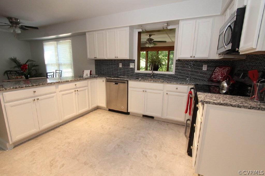 7213 Barkbridge Road North Chesterfield, VA 23832 - Photo 5 of 18 Step into this fabulous kitchen with granite count