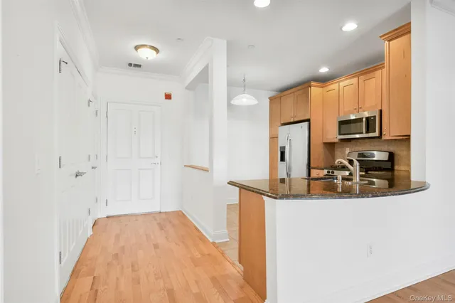 $4,995 | 55 1st Street, Unit 207, Pelham, NY 10803