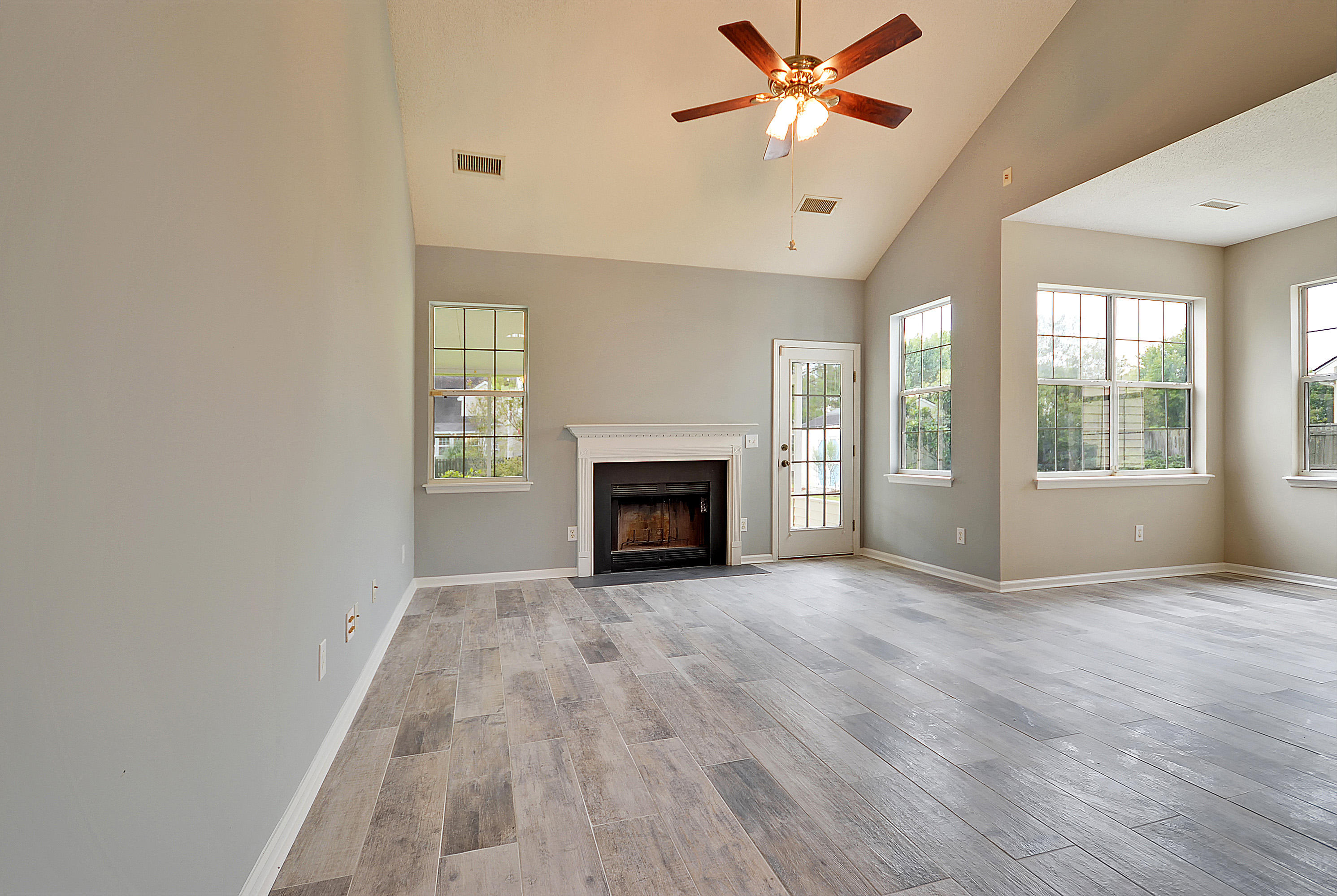 5063 Weatherstone Road Charleston, SC 29414 - Photo 19 of 35 Family or Great Room