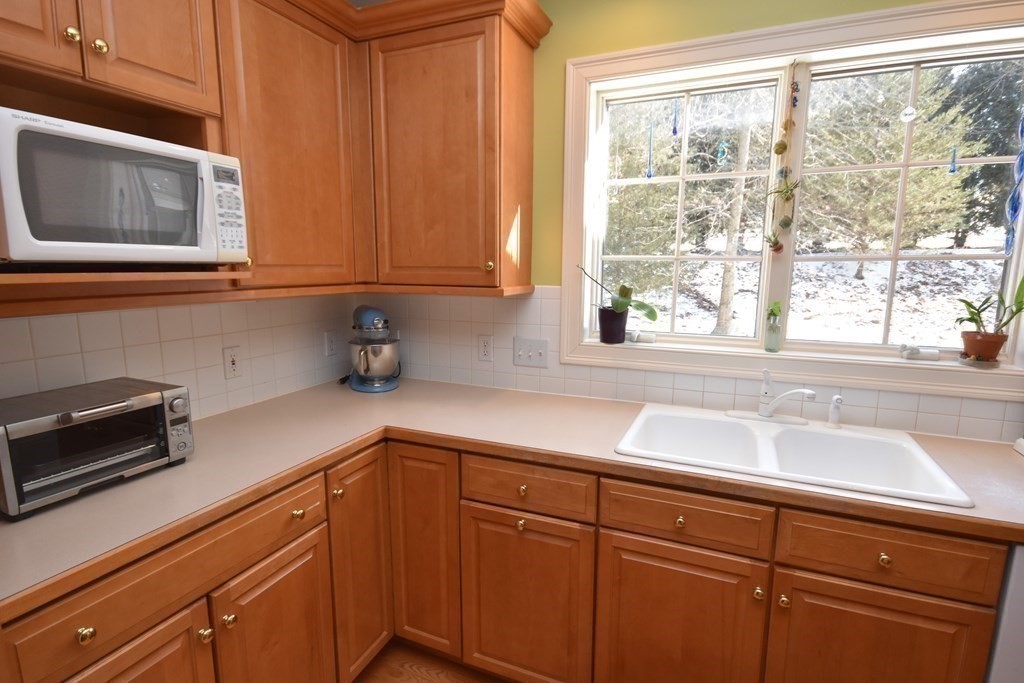 39 Summerfield Road Amherst, MA 01002 - Photo 17 of 42 Gallery Image 17