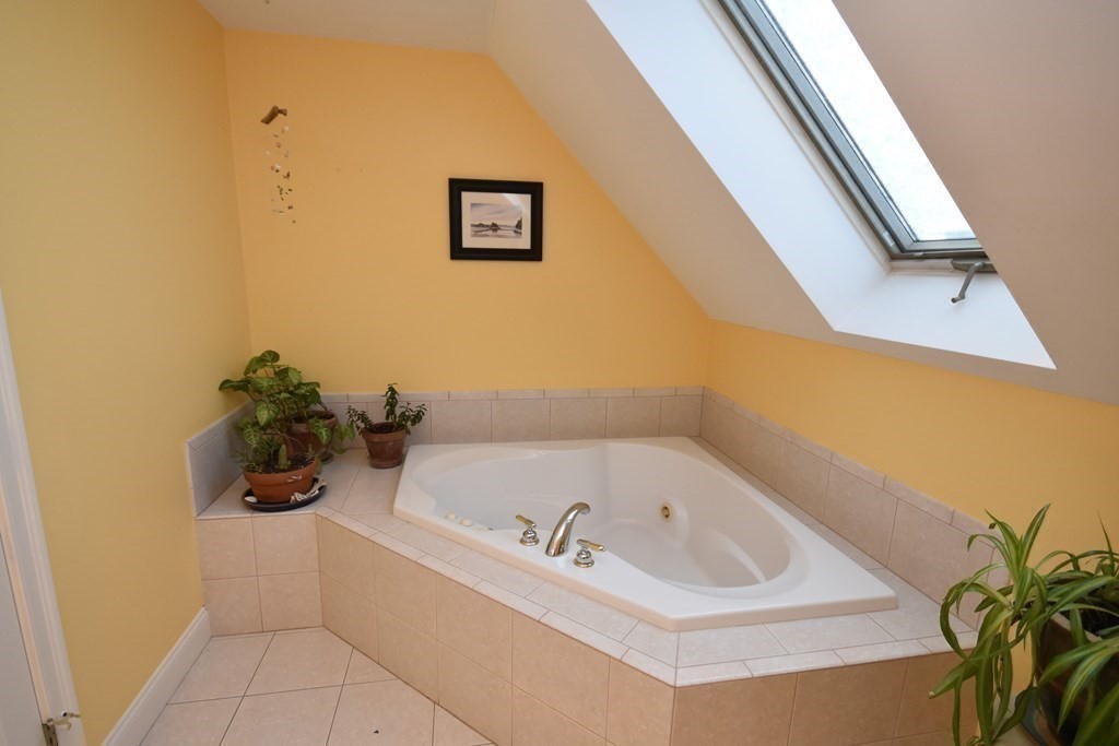 39 Summerfield Road Amherst, MA 01002 - Photo 29 of 42 Gallery Image 29