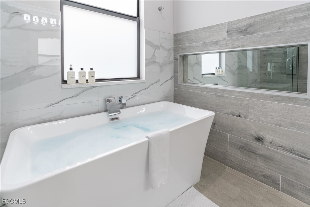 795 108th Avenue North Naples, FL 34108 - Photo 20 of 50 a bathroom with a bathtub and a sink