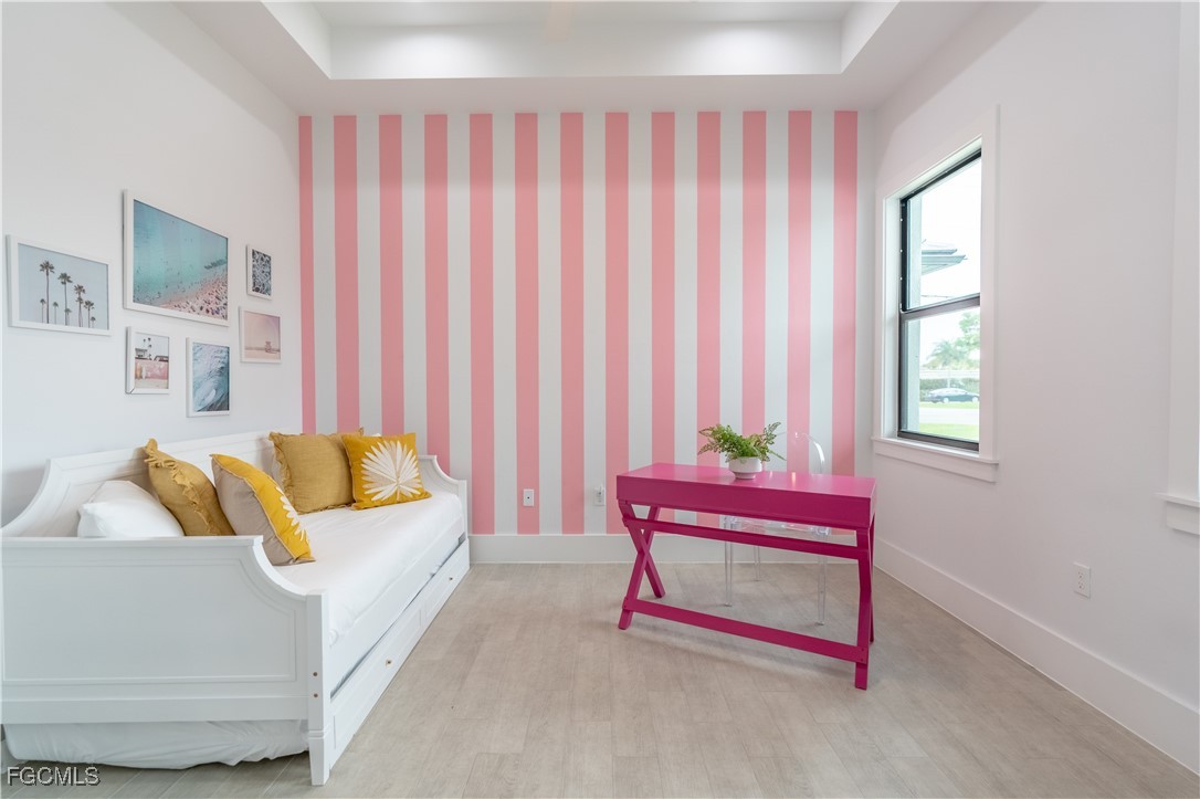 795 108th Avenue North Naples, FL 34108 - Photo 37 of 50 a living room with furniture and a bathtub