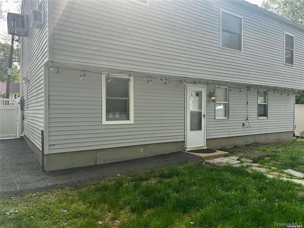 $3,050 | 25 Juanita Avenue, Huntington, NY 11743