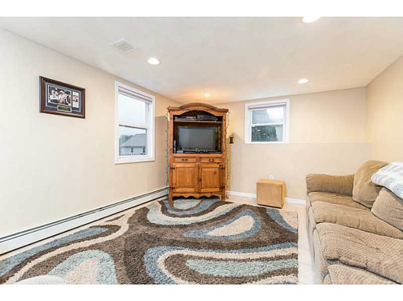 201 Colvintown Road Coventry, RI 02831 - Photo 16 of 24 Den/Family/Great Room.
