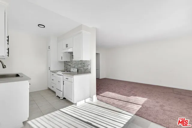 $1,795 | 7228 Allott Avenue, Unit 6, Van Nuys, CA 91405