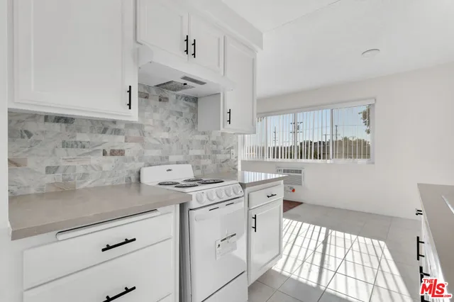 $1,795 | 7228 Allott Avenue, Unit 6, Van Nuys, CA 91405