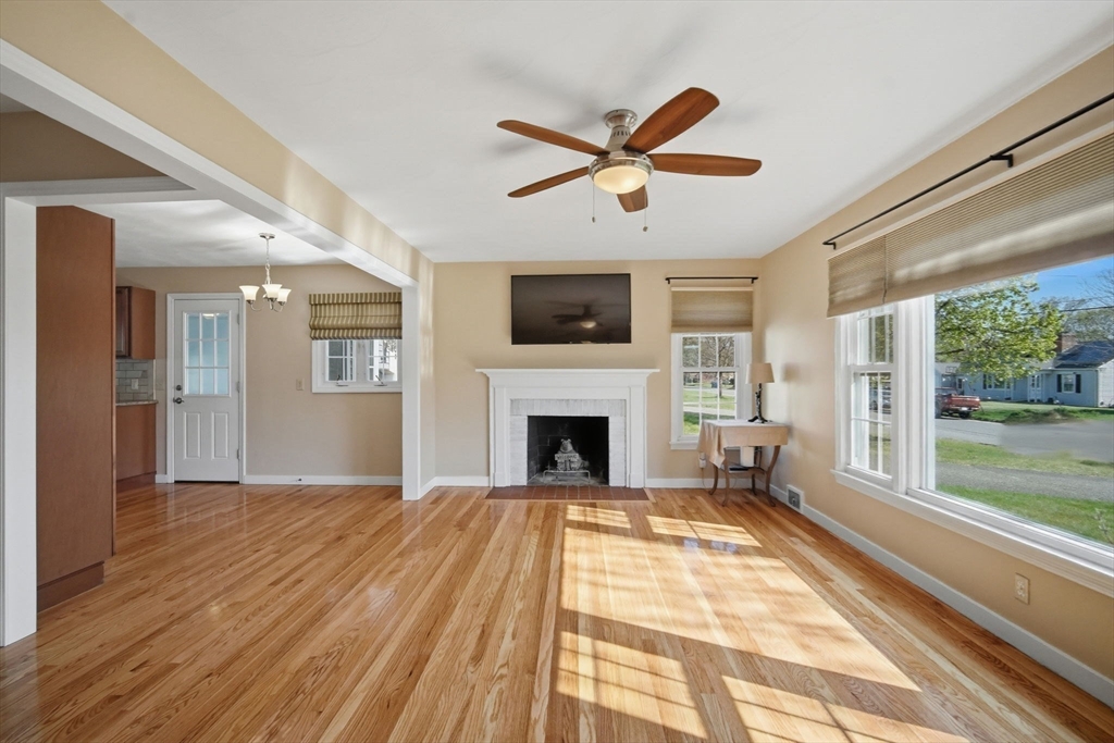 210 Winton Street Springfield, MA 01118 - Photo 14 of 42