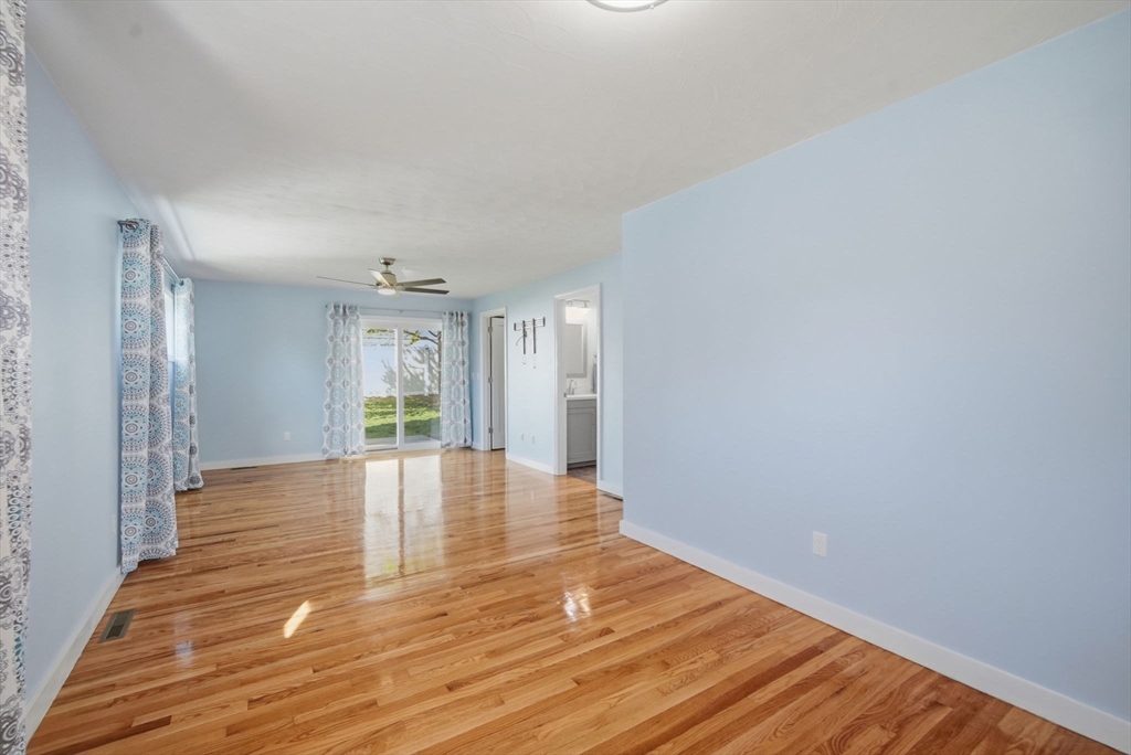 210 Winton Street Springfield, MA 01118 - Photo 18 of 42