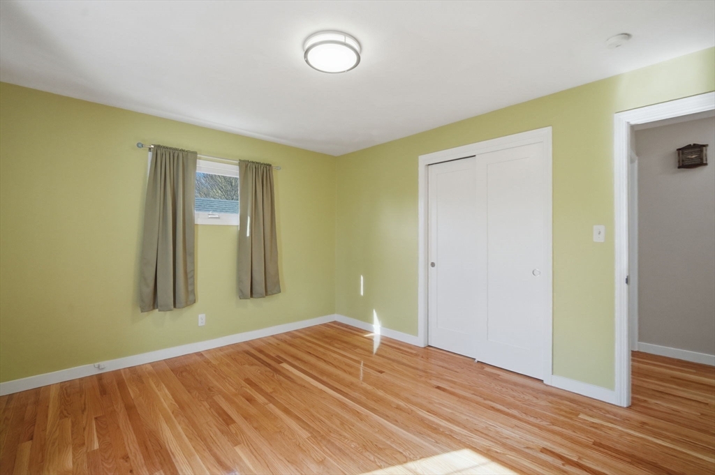 210 Winton Street Springfield, MA 01118 - Photo 27 of 42