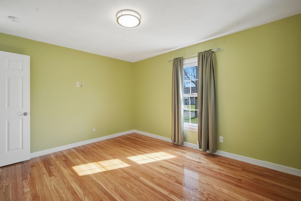210 Winton Street Springfield, MA 01118 - Photo 28 of 42