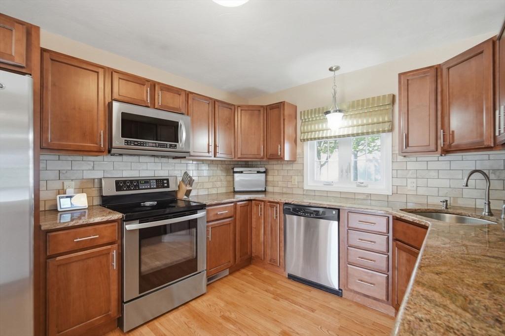 210 Winton Street Springfield, MA 01118 - Photo 3 of 42