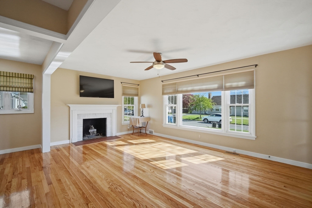 210 Winton Street Springfield, MA 01118 - Photo 10 of 42