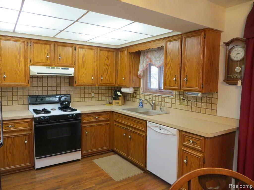 3874 Samuel Avenue Rochester, MI 48309 - Photo 4 of 30 4.JPG