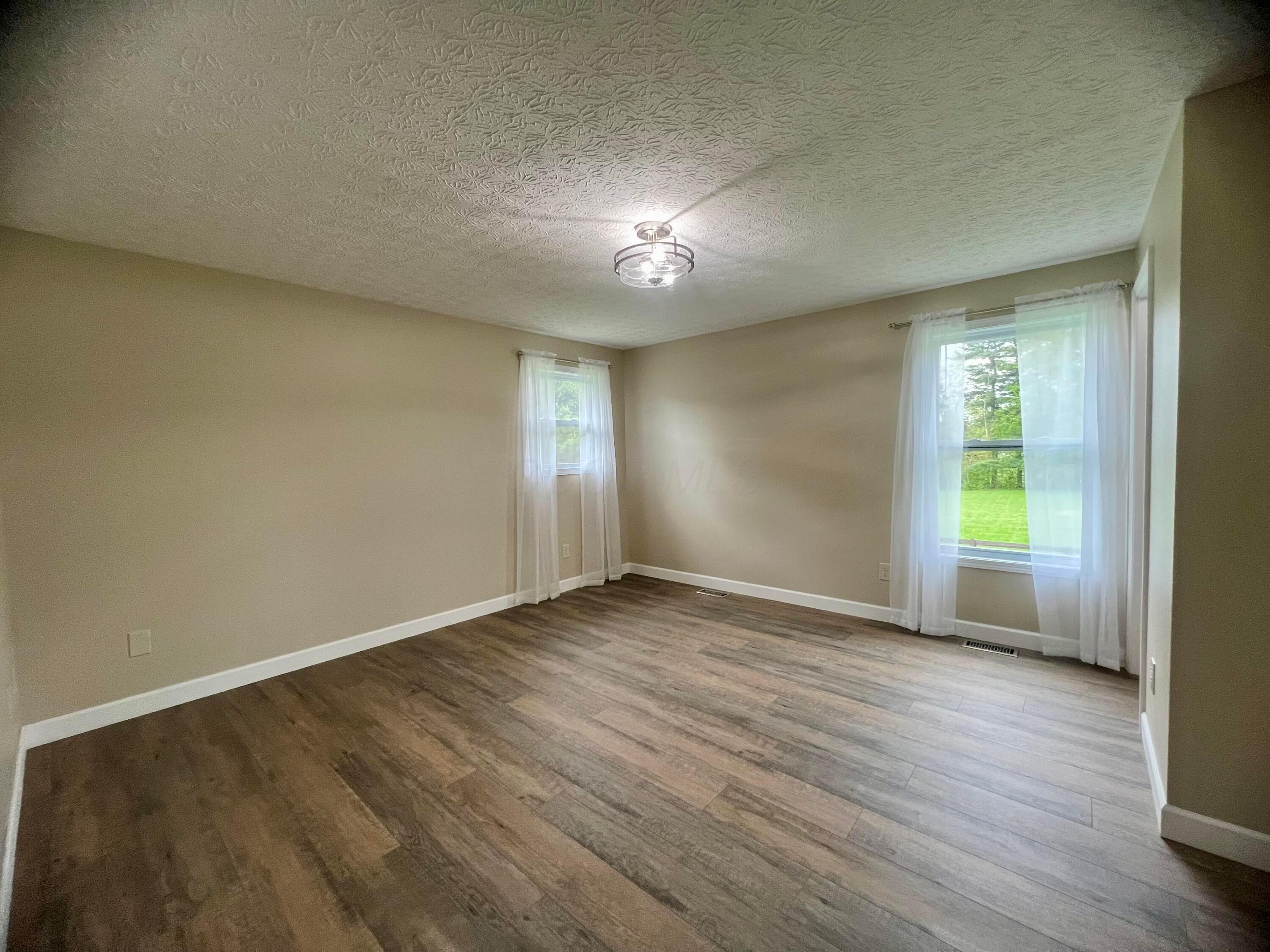 357 Carroll Eastern Road Northwest Baltimore, OH 43105 - Photo 11 of 34 Owner’s En-suite