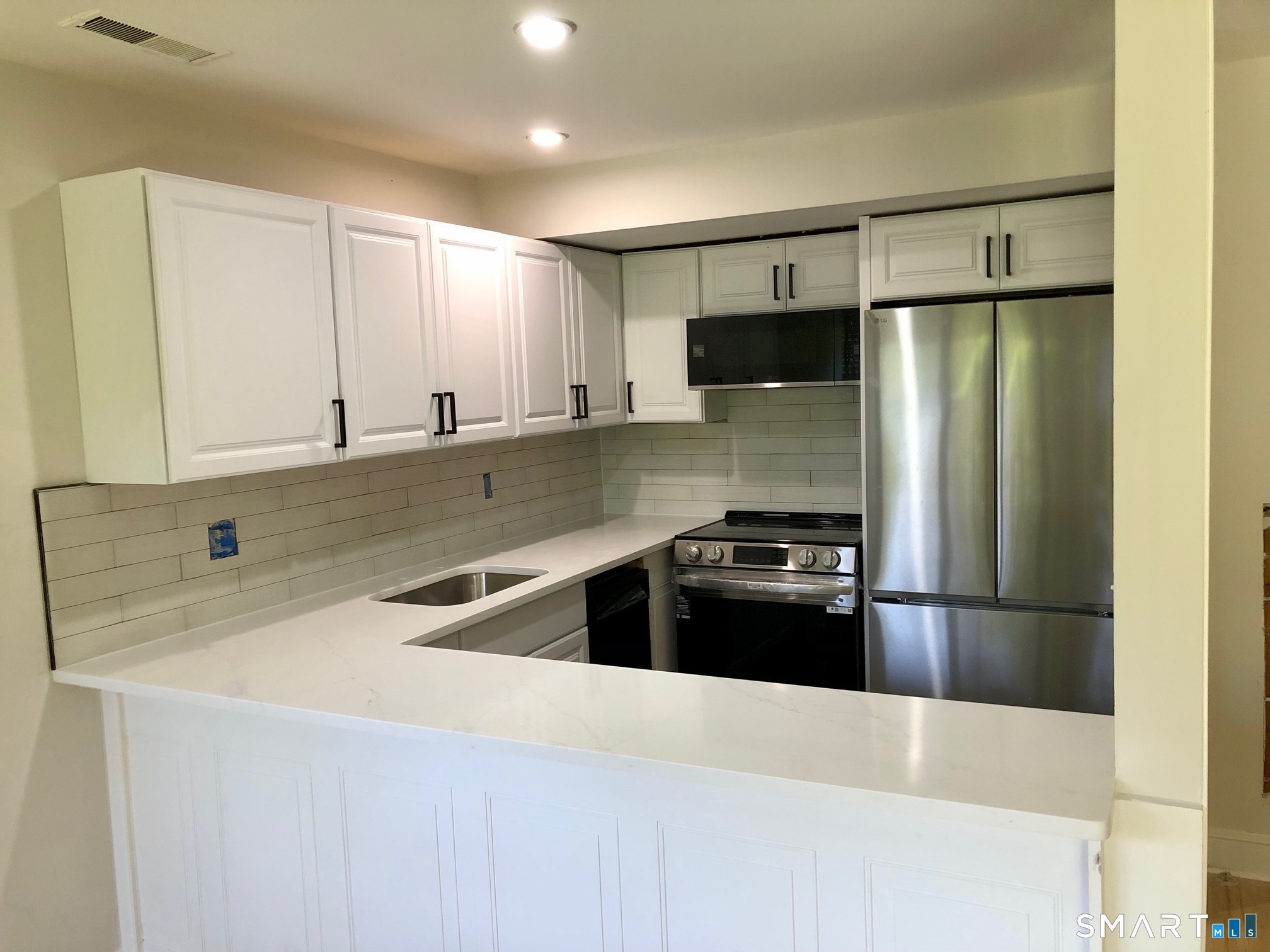 229 Bacon Pond Road, Unit 312 Woodbury, CT 06798 - Photo 3 of 4