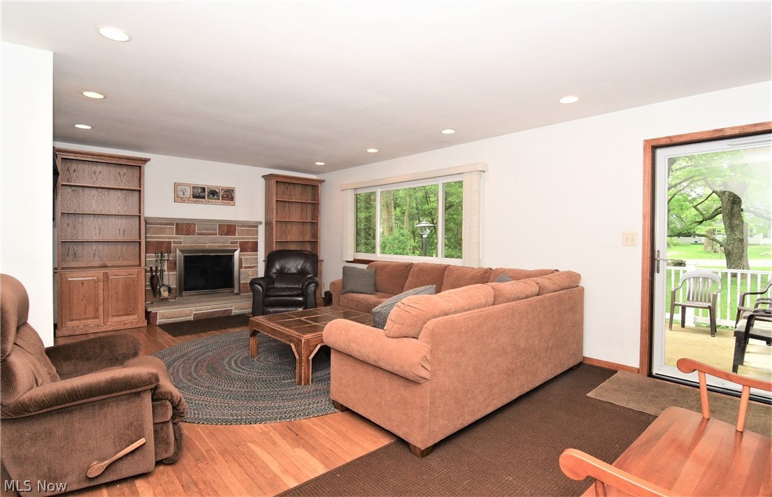 775 Rothrock Circle Akron, OH 44321 - Photo 3 of 28