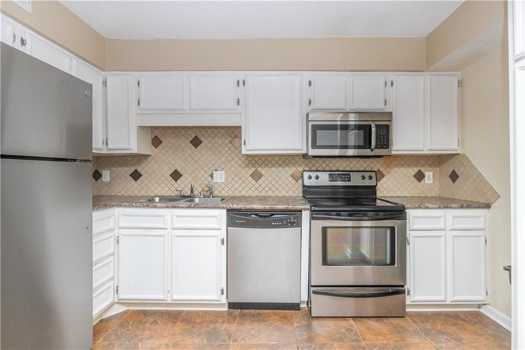 3602 Gillham Road, Unit 11 Kansas City, MO 64111 - Photo 11 of 24