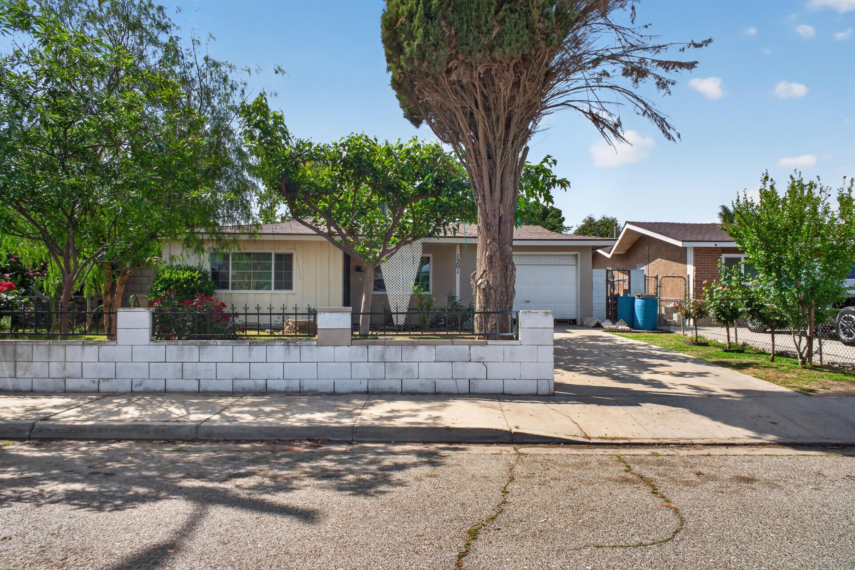 1201 13th Street Wasco, CA 93280 - Photo 2 of 19 DSC06226