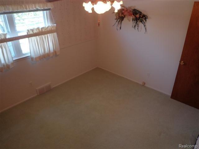 32321 Kelly Road Fraser, MI 48026 - Photo 16 of 23 DSC00394 (Small).JPG