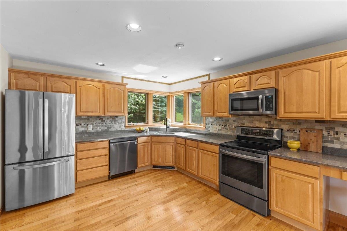 460 Old Farm Road Stowe, VT 05672 - Photo 3 of 33
